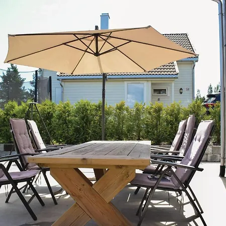 Awesome In W/ Indoor Swimming Pool, Wifi And 4 Bedrooms Feriehus *